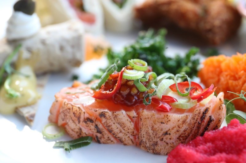 鮭魚調理方式多元，並含有豐富的蛋白質。 圖／陳睿中 攝影