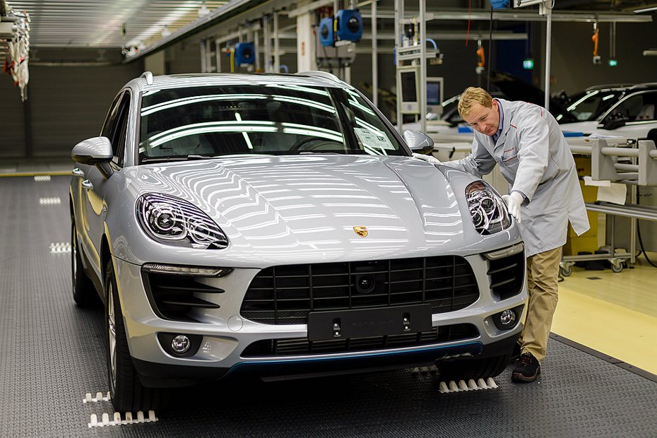受新冠病毒影響，德國跑車廠保時捷也宣布暫停生產新車。 圖／Porsche提供