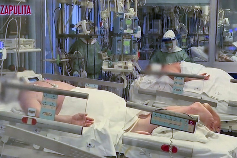 3月5日，義北克里莫納醫院（Cremona hospital）加護病房，躺滿新冠肺炎病患。路透