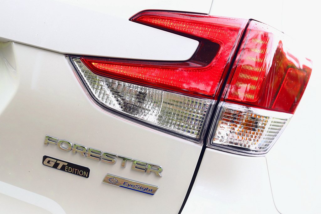 試駕車型為最高等級Subaru Forester 2.0i-S EyeSight...
