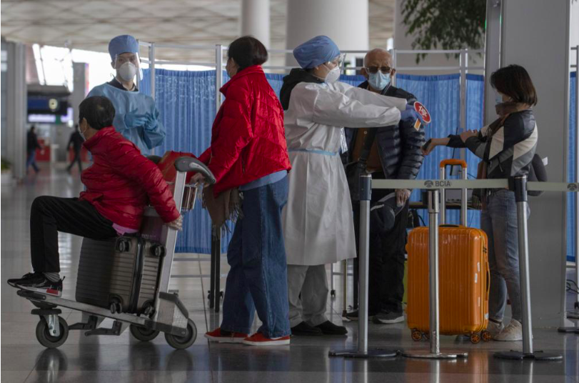 中國官方宣稱全境包括重災區湖北連續多日無新增新冠肺炎確診病例，圖為北京機場。美聯社
