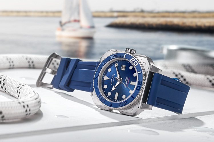 透過鮮明的設計風格與300米防水性能，ROMAGO專業深潛者Pro-Aquanaut 300系列腕表帶來戶外生活的腕上之選。圖 / ROMAGO提供。