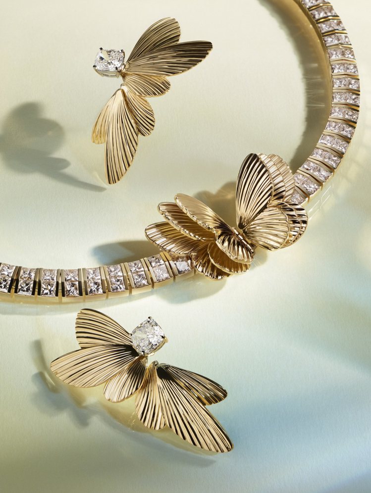 Flight主題以寶石與金屬質地與形狀的對比，致敬Tiffany經典蝴蝶造型。圖／Tiffany提供