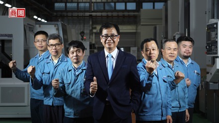 台灣瀧澤總經理戴雲錦派出10位員工參與口罩國家隊，都是公司各領域最強的工程師。 (攝影者．楊文財)