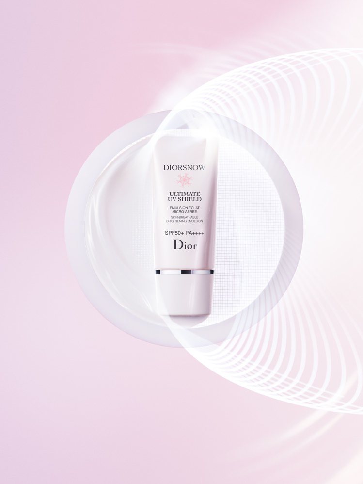 Dior迪奧雪晶靈透亮輕盈UV隔離霜SPF50+ PA++++／30ml／2,200元。圖／迪奧提供