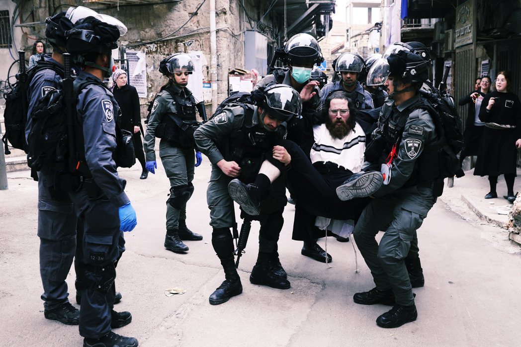 30日，在全國封鎖令下，以色列警方逮捕耶路撒冷百倍之地（Mea Shearim）...