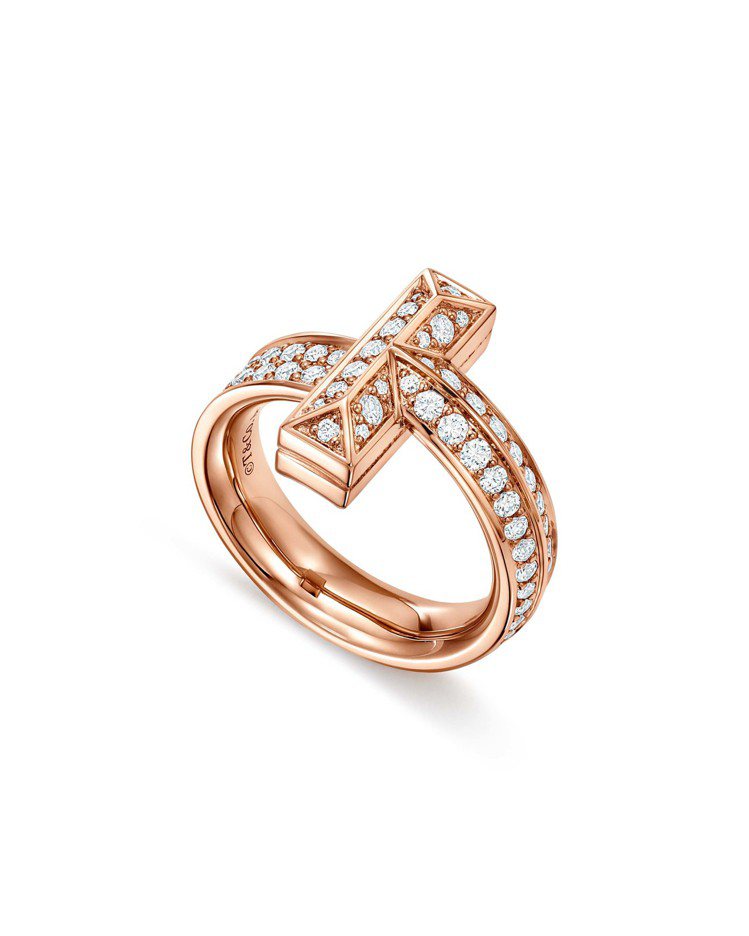 Tiffany T1 18K玫瑰金寬版鋪鑲鑽石戒指，17萬7,000元。圖／Tiffany提供