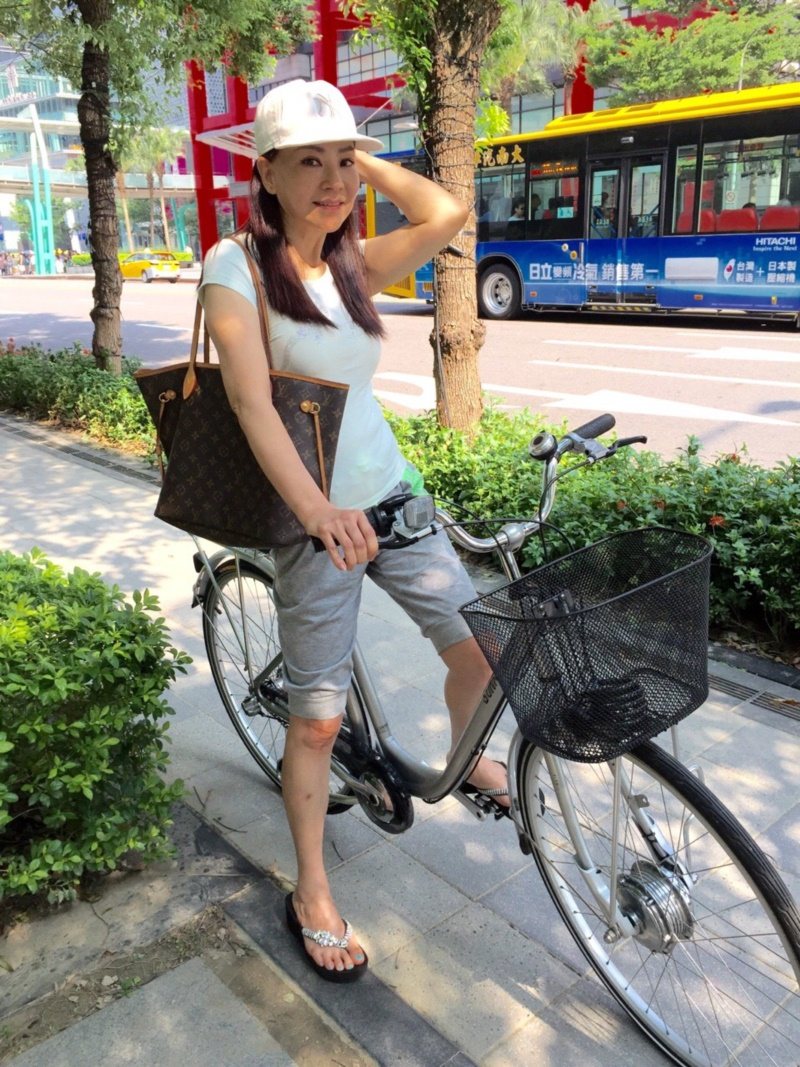 蔣黎麗常騎腳踏維持身材。<br />圖／陳慧貞 攝影