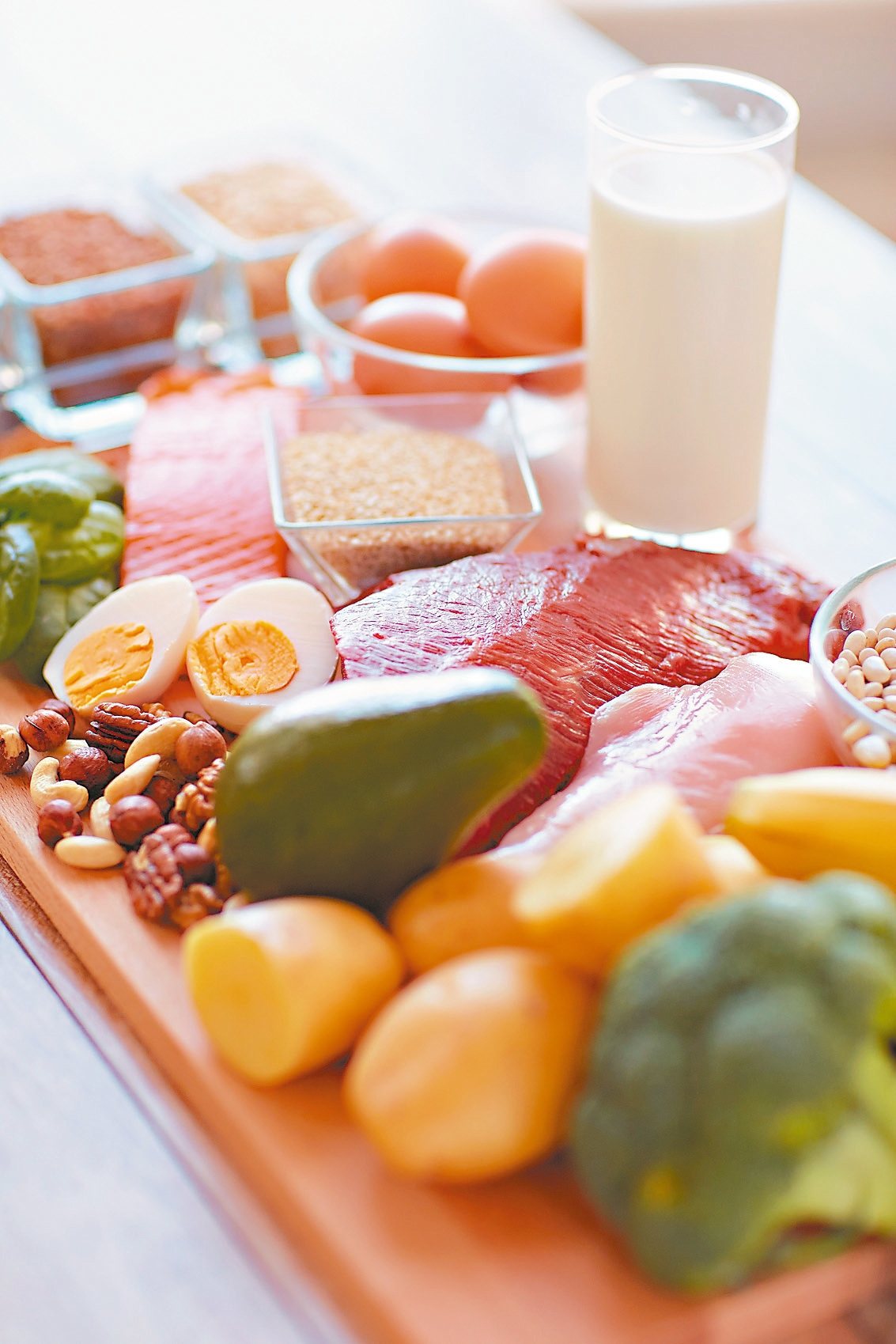 優質蛋白質的豆、魚、蛋、肉類及乳品類含量豐富，營養吃得夠，免疫力自動升級。