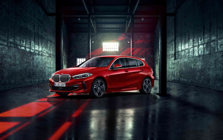 全新BMW 118i Edition Sport Edition M風格亮相，建議售價153萬元起，本月更推出低月付9,900元起新世代首購方案。 圖／汎德提供