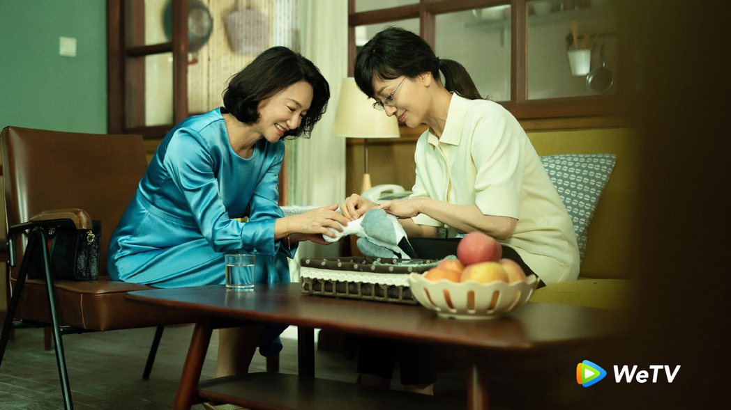 惠英紅(左)與趙雅芝在「不完美的她」分別飾演周迅的養母與生母。圖／WeTV提供