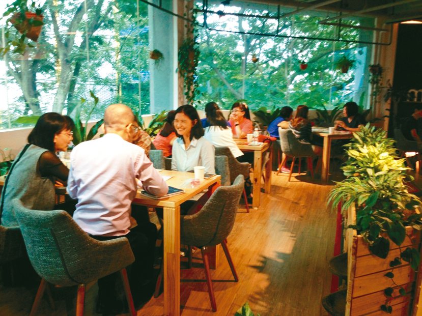 2014年郭慧娟將「死亡咖啡館」引進台灣，至今已辦了300多場活動。 圖╱郭慧娟...