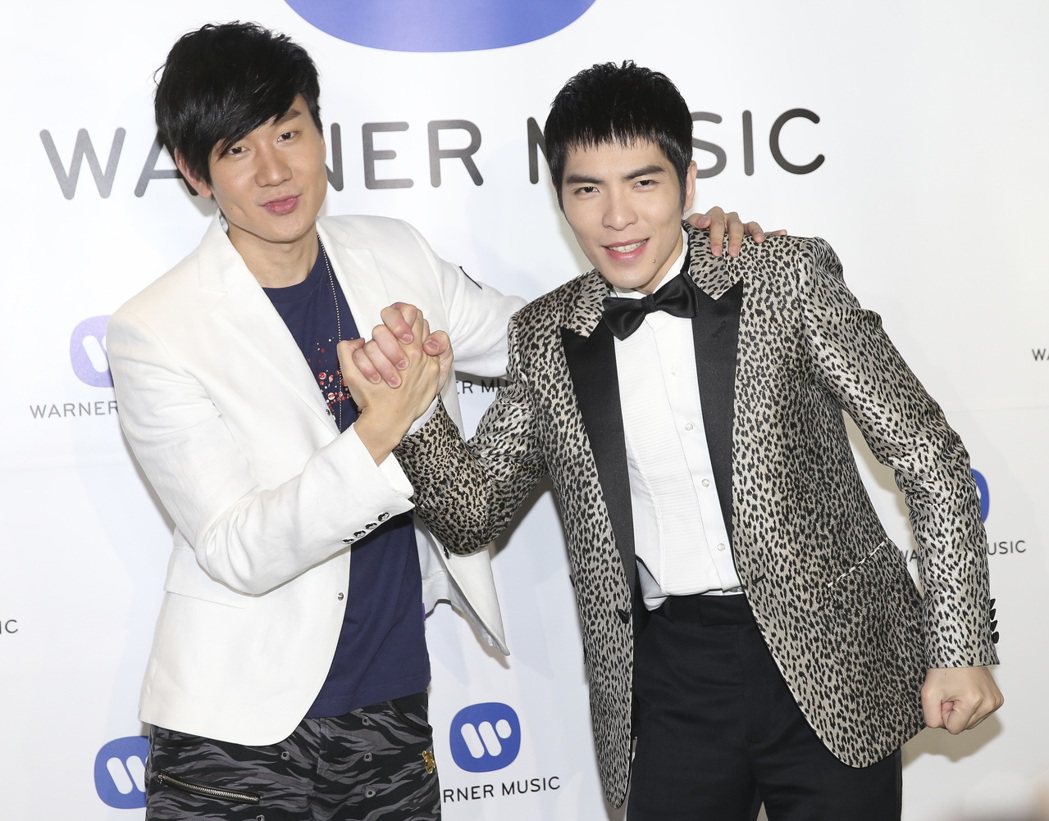 蕭敬騰（右）邀請林俊傑擔任「歌手當打之年」幫唱嘉賓。圖／報系資料照