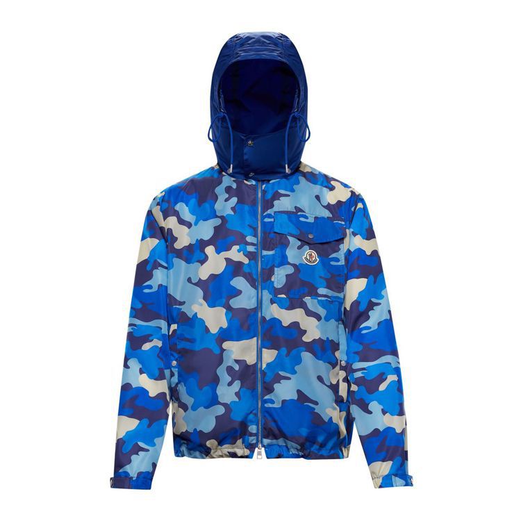 Vidourle藍色迷彩外套，售價39,700元。圖／MONCLER提供