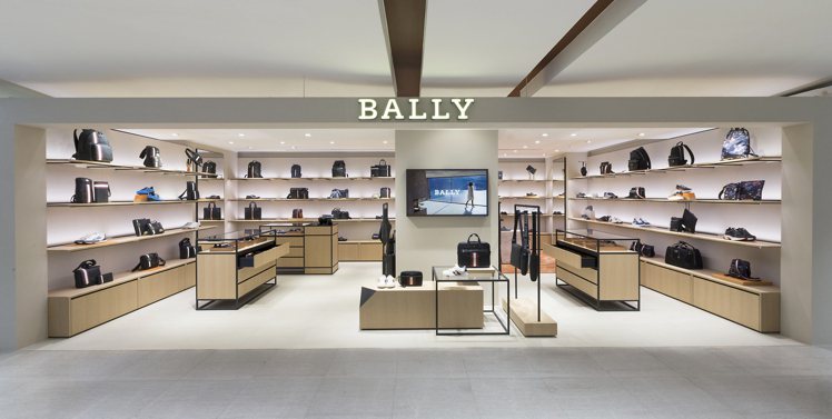 BALLY於SOGO本館7樓展店，銷售男士商品系列。圖／BALLY提供