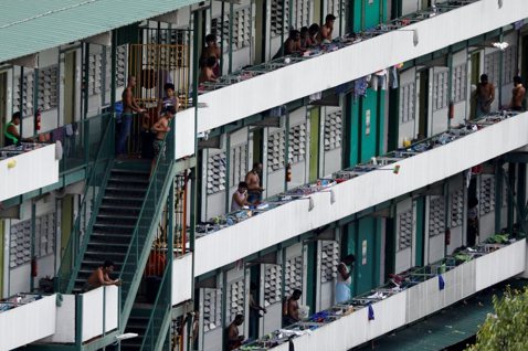「新加坡式管理」下的大型移工宿舍，為何仍成防疫破口？