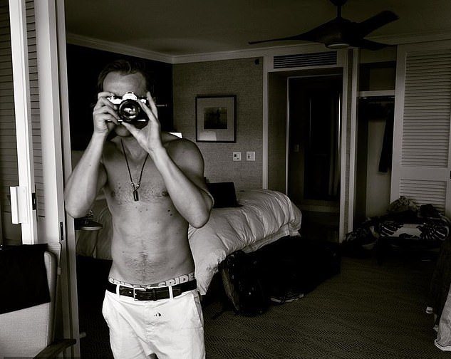 湯姆費頓發布裸上身照片，網友反應熱烈。圖／摘自Instagram