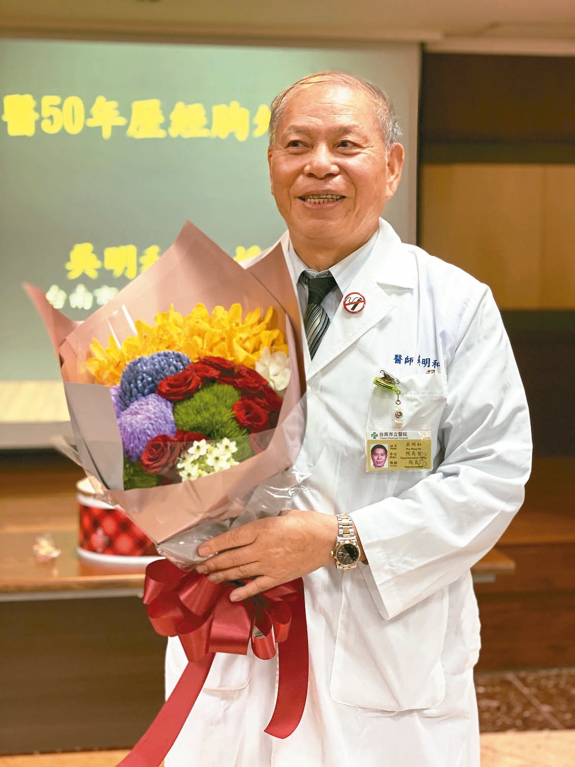 台南市立醫院院長吳明和最近剛慶祝行醫50周年。