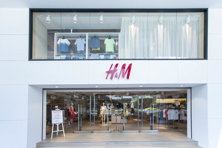 平價時尚品牌H&M台北忠孝店正式開幕， 採用全新概念打造，進駐東區黃金地...