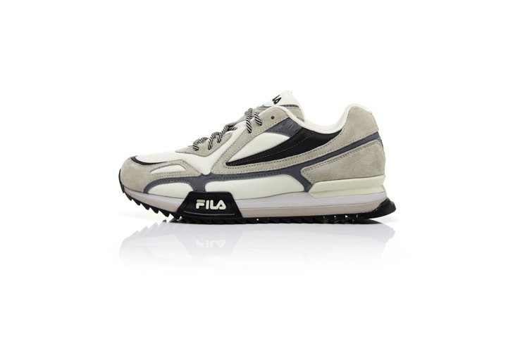 FILA RAY TRACER TR中性運動鞋2,480元。圖／FILA提供