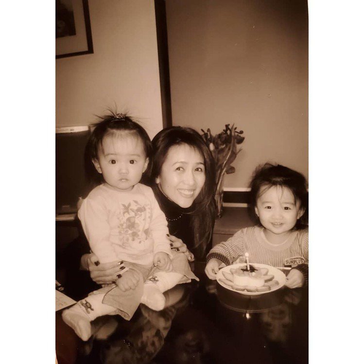 木村光希放上與姊姊和媽媽的合照。圖／摘自IG