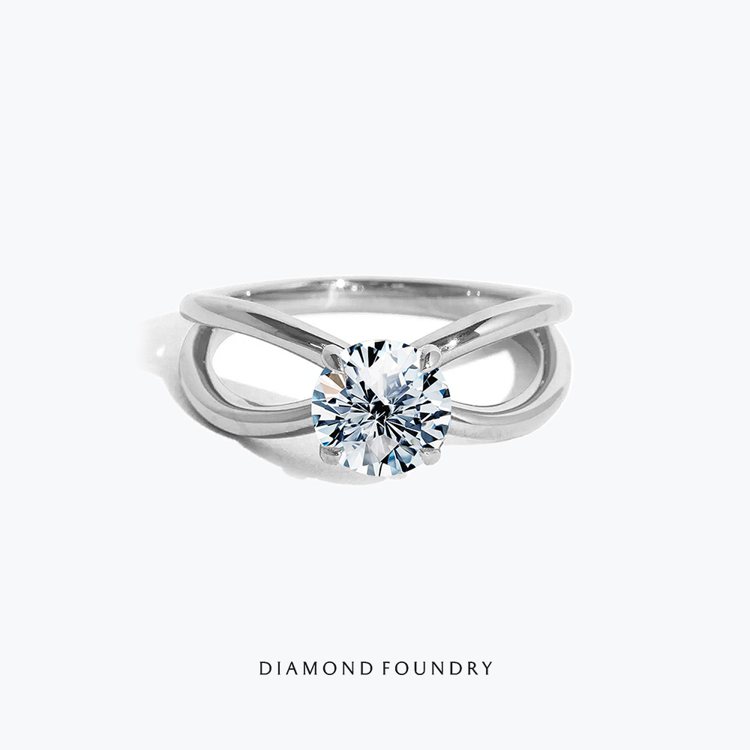 JOY CORLORi引進的未來鑽石品牌DIAMOND FOUNDRY，新品Infinity無限系列搭配圓形鑽，價格店洽。圖／JOY CORLORi提供