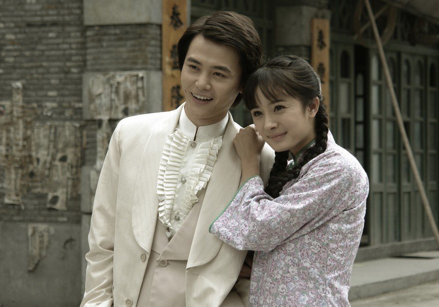 楊冪(右)、孫堅10年前演出「刁蠻新娘」。圖／東風衛視提供