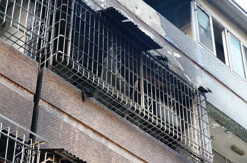 近期多起火災事故，讓不少人紛紛開始注重家中的消防設備及逃生動線。 圖／林伯驊攝影