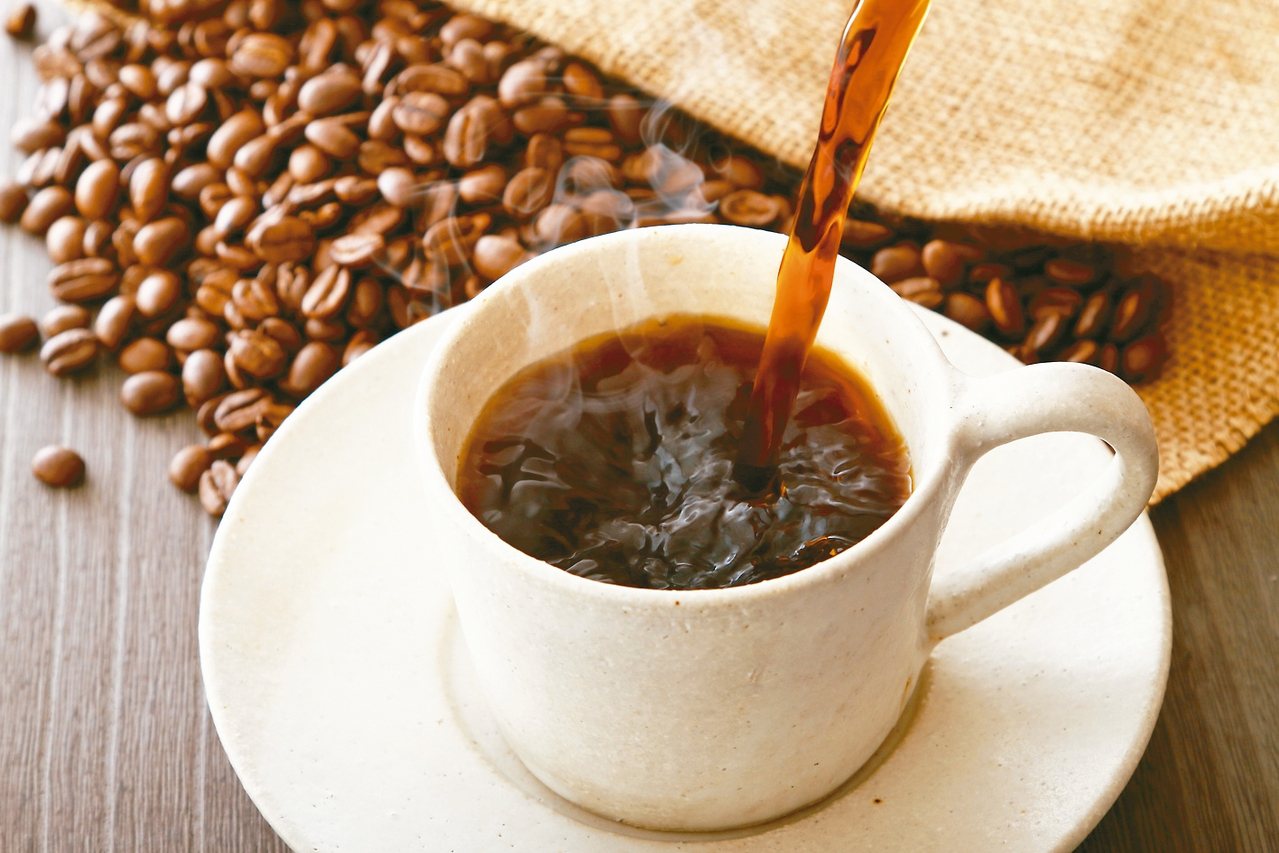 常見的兩種提神輔助品，咖啡和Ｂ群它們有什麼不一樣？ 圖／123RF、pixabay