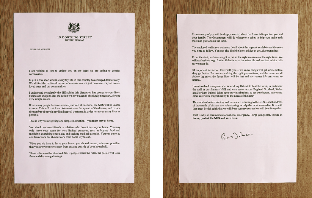 白信封裡面裝有印著英國首相強生簽名的信。 圖／倫敦男子日常