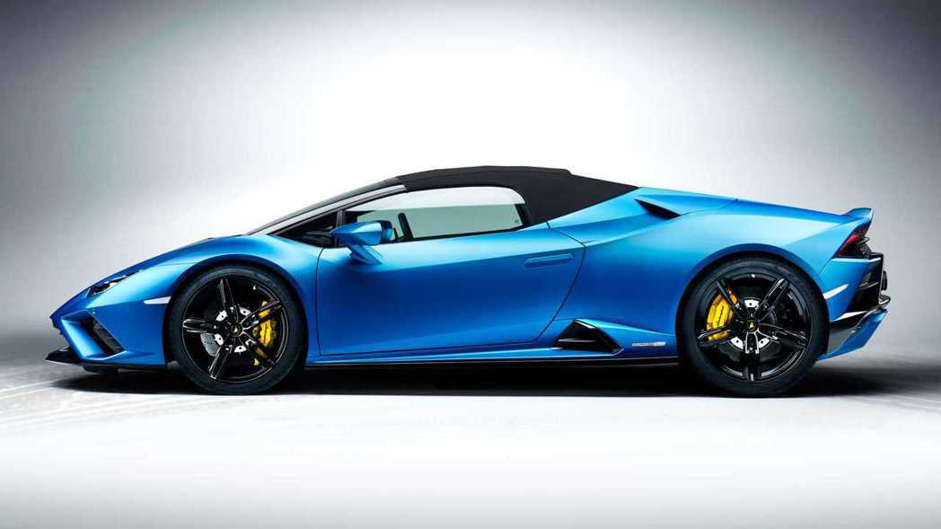 多樣化的頂棚顏色也是車主購車時的樂趣之一。 摘自Lamborghini