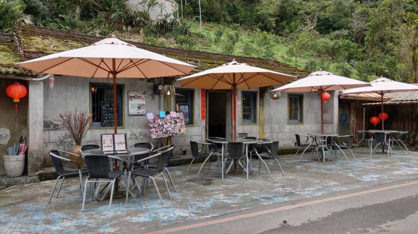 宜蘭望龍埤邊的花田村，曾經是偶像劇拍攝景點，現在賣咖啡簡餐。 圖／戴永華攝影