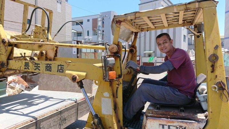 台南市資源回收商顏慶和辛苦了20多年，現在以做環保、服務社區的心情來經營回收站。