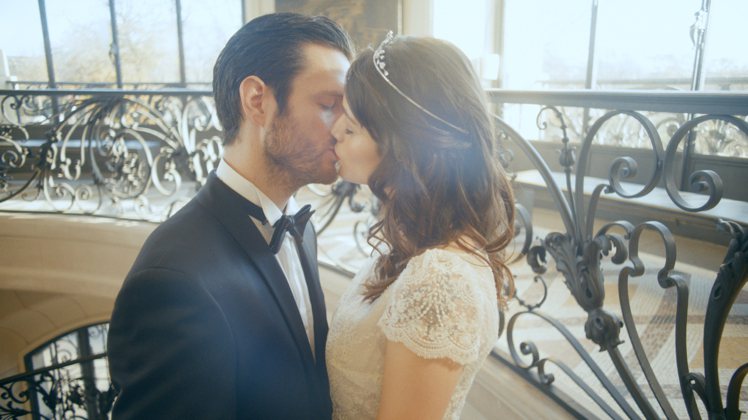 CHAUMET發表全新的Crown Your Love婚嫁系列形象短片，片中CHAUMET珠寶見證陪伴愛情中的每個重要時刻。圖／CHAUMET提供