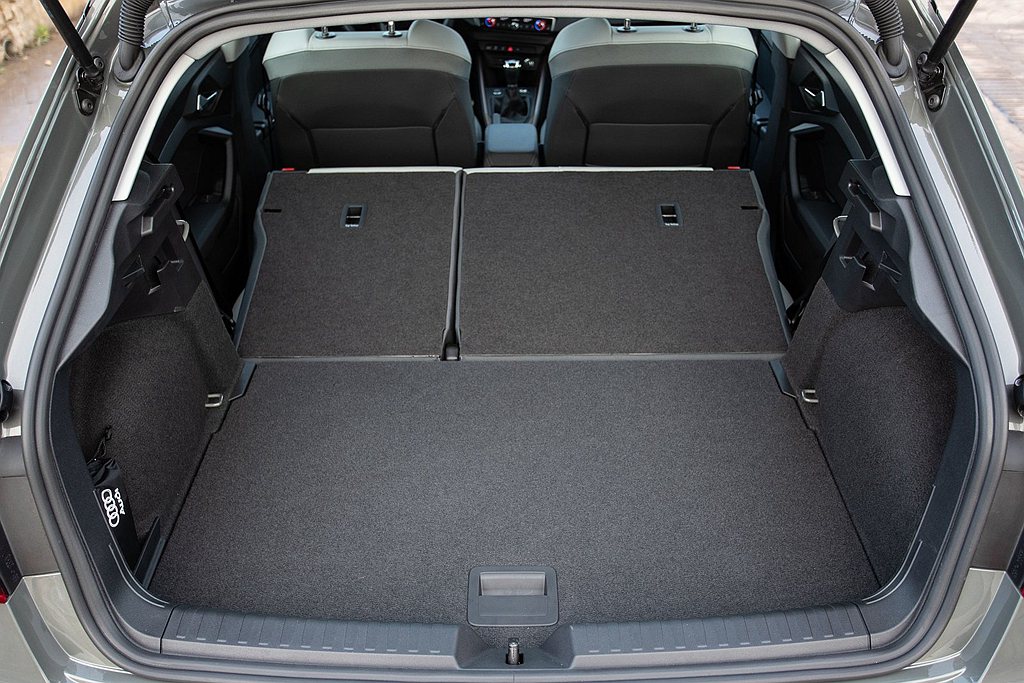 Audi A1 Sportback行李箱容積也比上一代增加65L，標準模式下擁有...