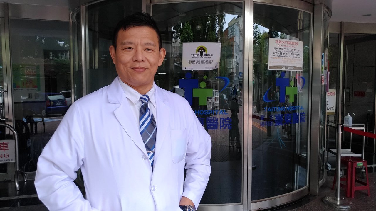衛福部台東醫院骨科醫師陳俞志說，要治療後天性長短腳，必須先確認長短腳問題，才能對症下藥處理。記者尤聰光／攝影