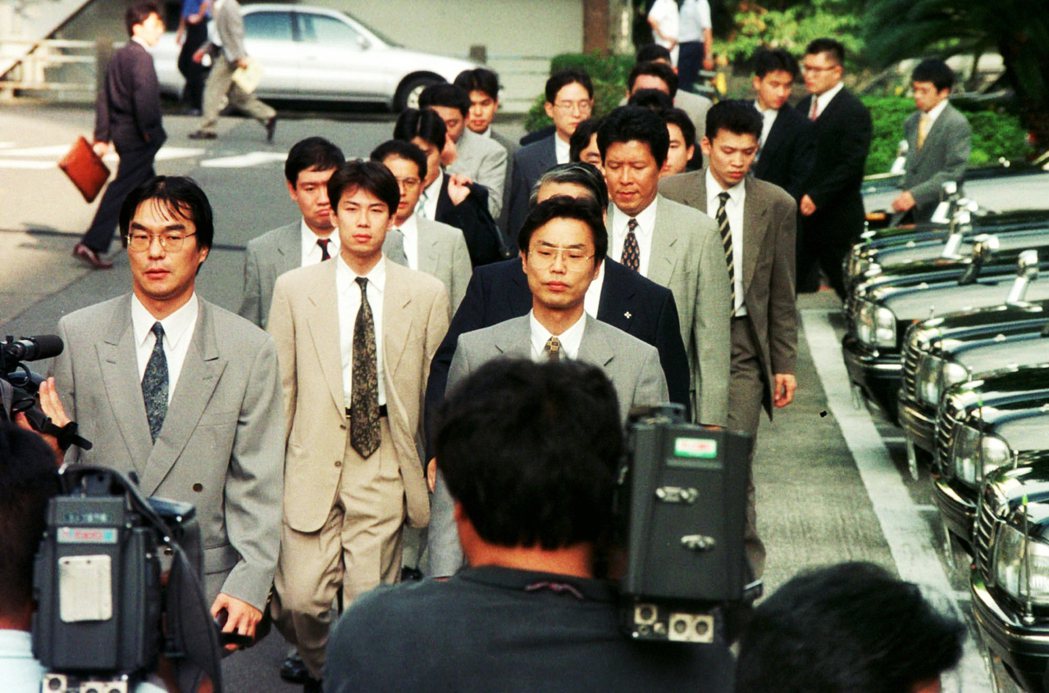 日本檢察官內部，向來有著「現場派」與「紅磚派」的說法。圖為1998年特搜部針對防...
