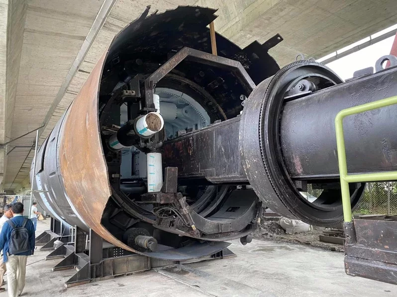 雪山隧道導坑TBM，化為公共藝術品，重新組裝，長達100公尺。