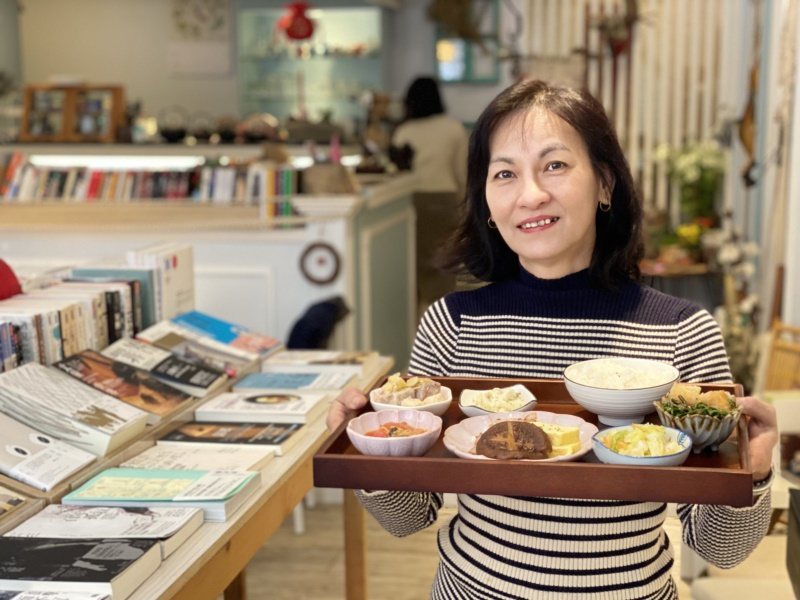 南投姑娘林秀惠選擇來金門逐夢開起書店，她用自己獨到的眼光與用心，成功在此扎根。