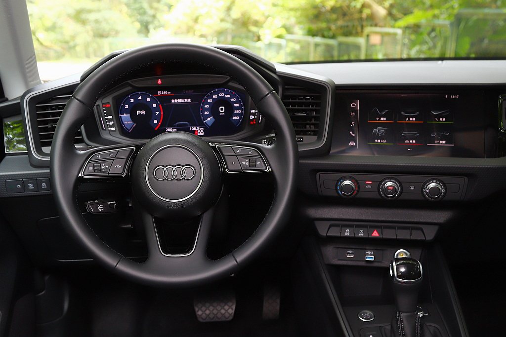 10.25吋數位儀表、8.8吋多功能觸控螢幕等，列為Audi A1 Sportb...