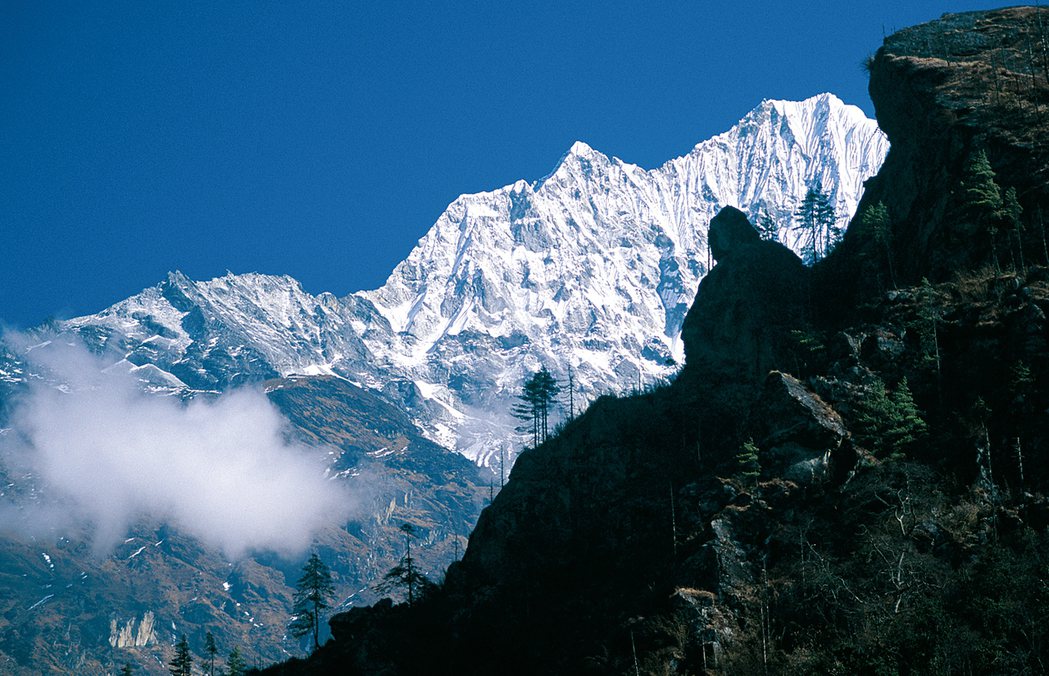 珠峰位於中國西藏與尼泊爾交界處的喜馬拉雅山脈中段。 圖／聯合報系資料照