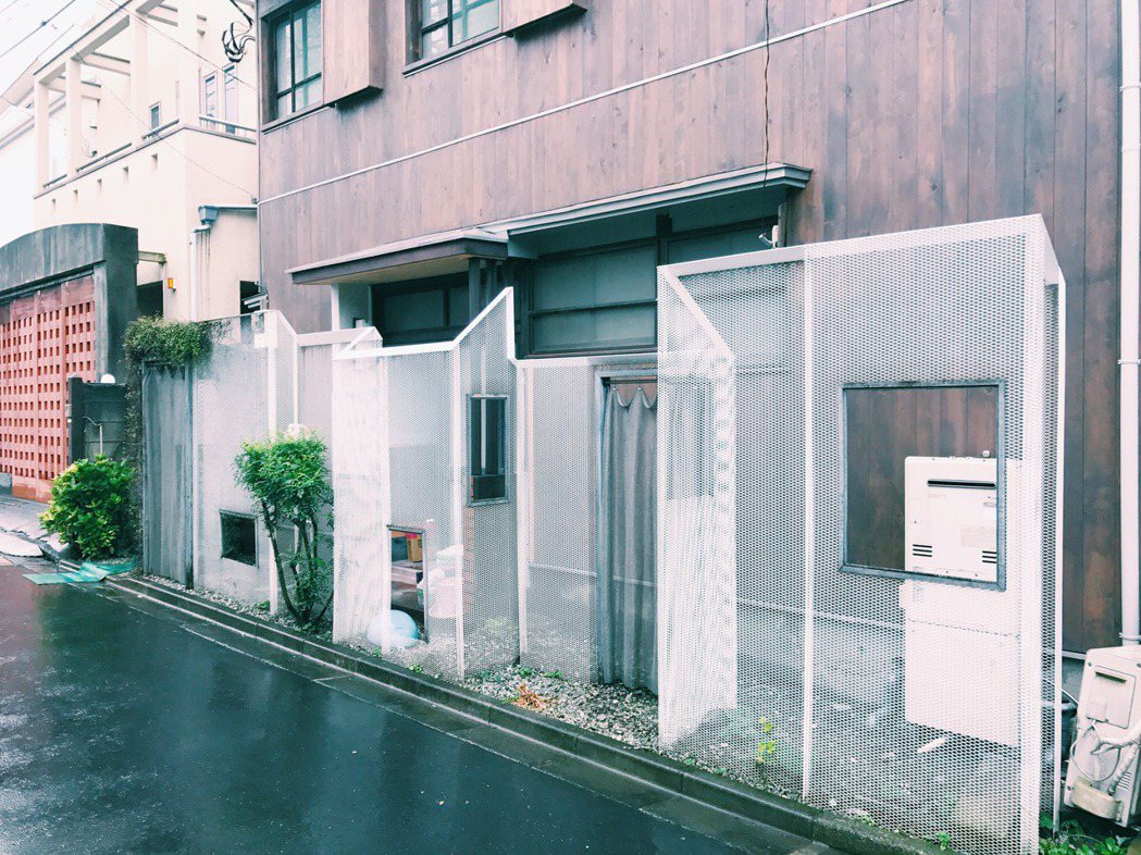 增田信吾是日本近幾年備受矚目的新一代建築家之一，「家道庭街」則是其老家前院的圍牆...