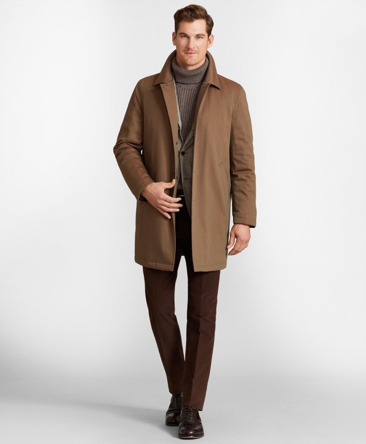 同樣出自頂級Golden Fleece系列的Brooks Brothers風衣外套，以LoroPiana®的100％羊毛Zelander Storm系統雙層面料製成，10萬5,900元。圖 / Brooks Brothers提供。