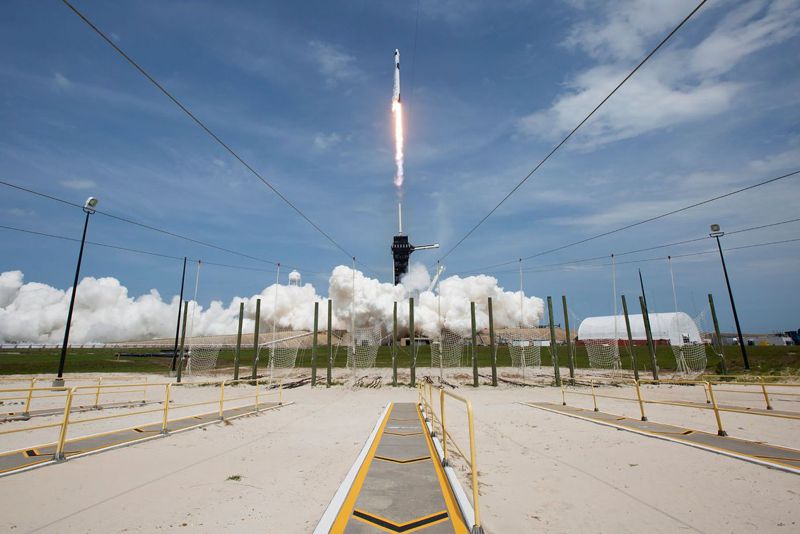 SpaceX的獵鷹9號火箭5月30日搭載 「飛龍號」太空船升空。法新社