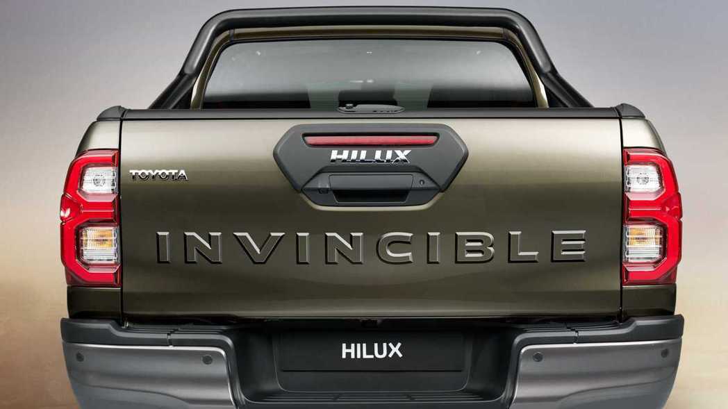 換上全新設計尾燈造型的Toyota Hilux。 摘自Toyota