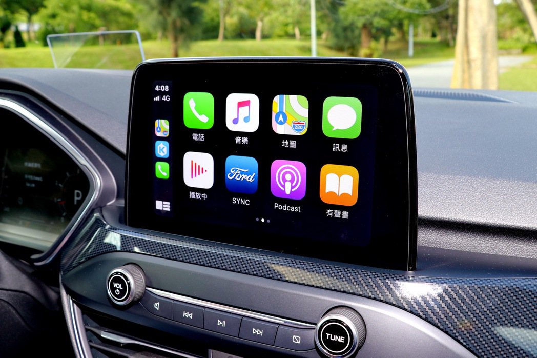 8吋懸浮式LCD觸控螢幕提供Apple CarPlay及Android Auto...