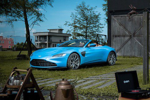 最速收放頂篷跑車！<u>Aston Martin</u> Vantage Roadster登台首發