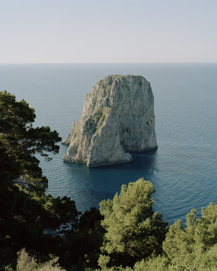 2020/21 Cruise度假系列名為「Balade en Méditerranée」（地中海漫步），以卡布里島及其周邊環境為創作靈感。圖／香奈兒提供