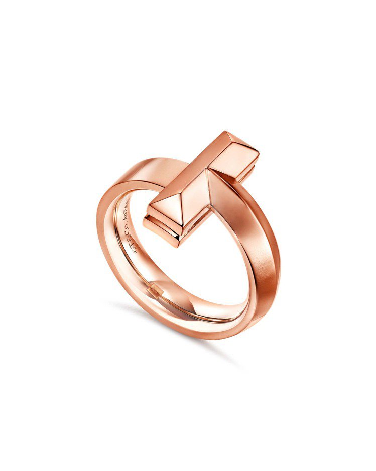 Tiffany T1 18K玫瑰金寬版戒指，67,000元。圖／Tiffany提供