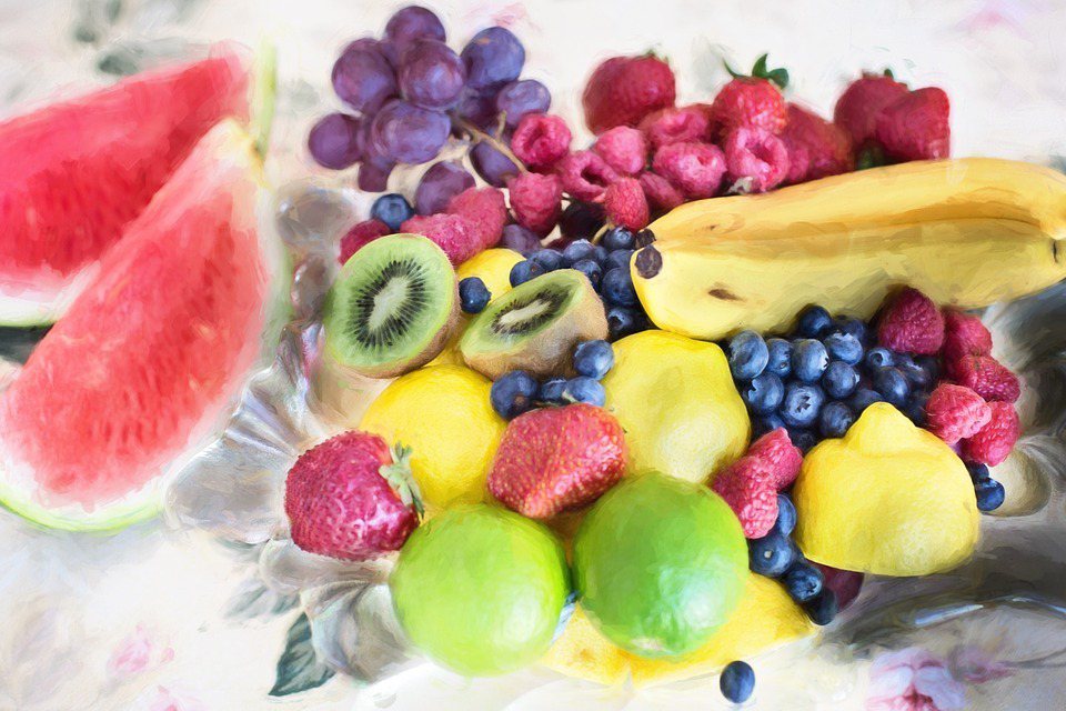 澱粉是多醣、水果是單醣，以消化吸收的速度來說，水果的確是好上很多，但也由於如此，很多朋友越陷入誤區，以為只要吃水果就能瘦，這其實是有很大的錯誤。<br />圖／pixabay